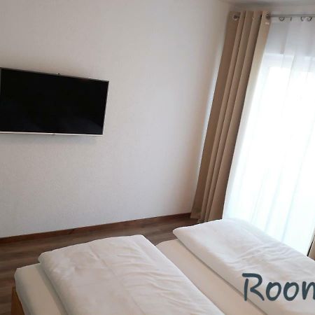 Mittelstadt Modernes Apartment Metzingen מראה חיצוני תמונה