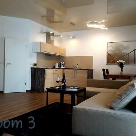 Mittelstadt Modernes Apartment Metzingen מראה חיצוני תמונה