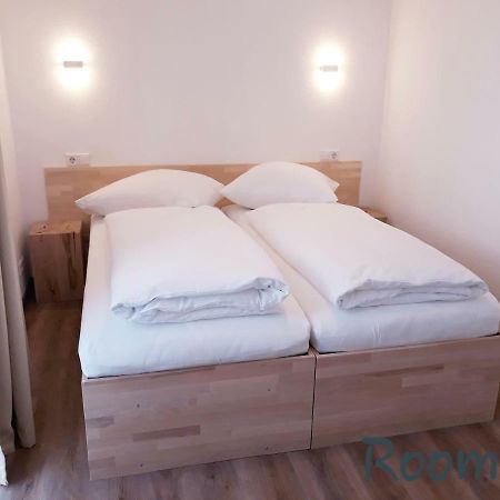 Mittelstadt Modernes Apartment Metzingen מראה חיצוני תמונה