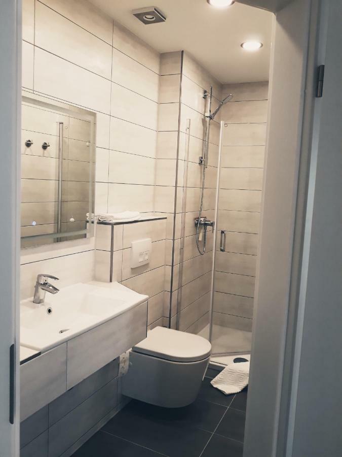 Mittelstadt Modernes Apartment Metzingen מראה חיצוני תמונה