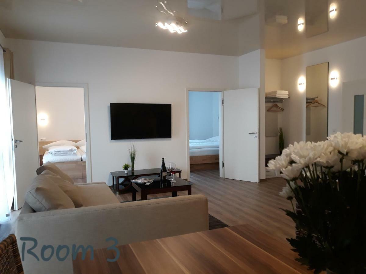 Mittelstadt Modernes Apartment Metzingen מראה חיצוני תמונה