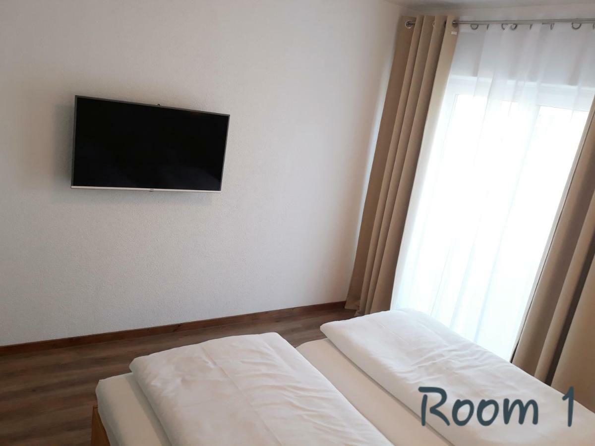 Mittelstadt Modernes Apartment Metzingen מראה חיצוני תמונה