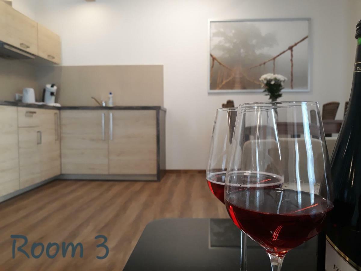 Mittelstadt Modernes Apartment Metzingen מראה חיצוני תמונה