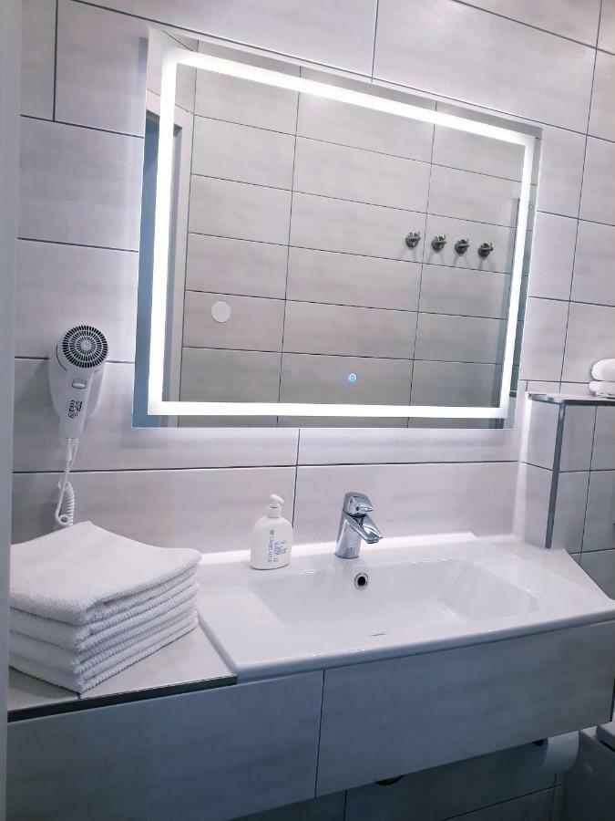 Mittelstadt Modernes Apartment Metzingen מראה חיצוני תמונה
