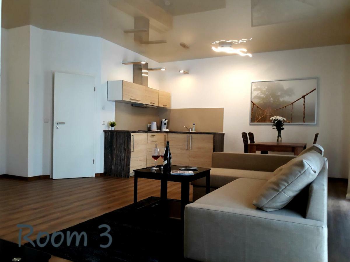 Mittelstadt Modernes Apartment Metzingen מראה חיצוני תמונה
