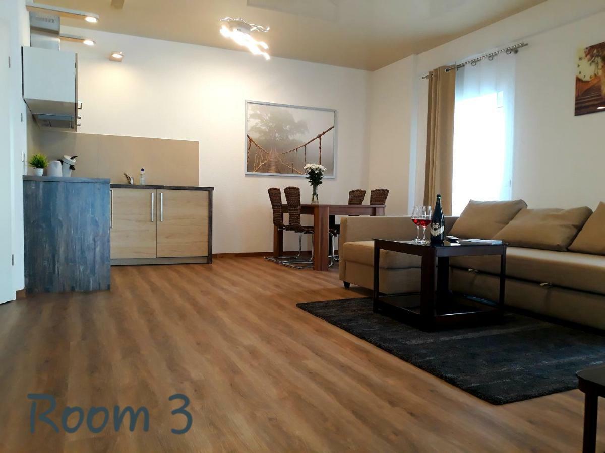 Mittelstadt Modernes Apartment Metzingen מראה חיצוני תמונה