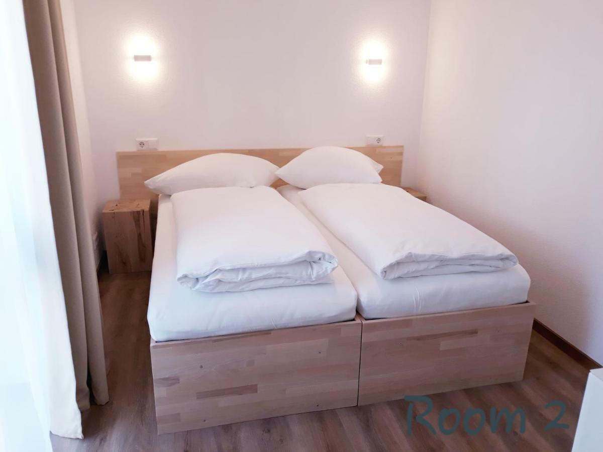 Mittelstadt Modernes Apartment Metzingen מראה חיצוני תמונה